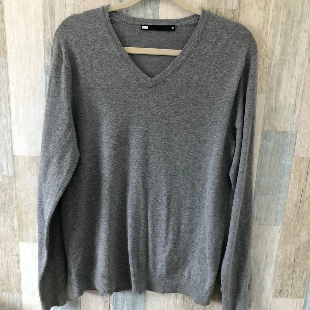 WE Fashions Netherland Dove Gray V Neck Sweater Men's size M NEW